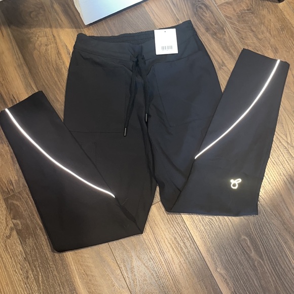 Januu - Picture 2 of 9